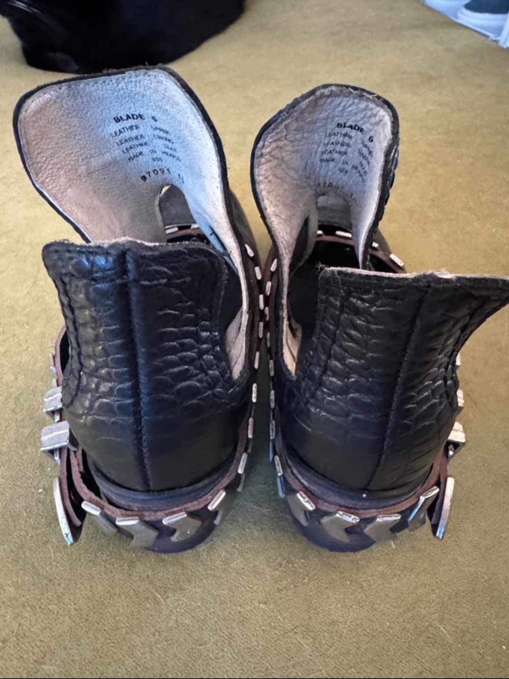 FREEBIRD Blade Cut Out Bootie in Black Croc Size 6 EUC - Picture 6 of 7